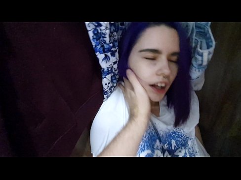 ❤️ Хоҳарамро дар ҷевон ёфт ва ба ӯ кӯмак кард ️❌ Видео мақъад дар мо ❌️❤